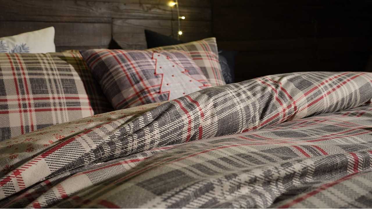 Set Lenjerie de pat Flanel Wendy Double - Carouri Multicolor DOQU Lenjerie de pat