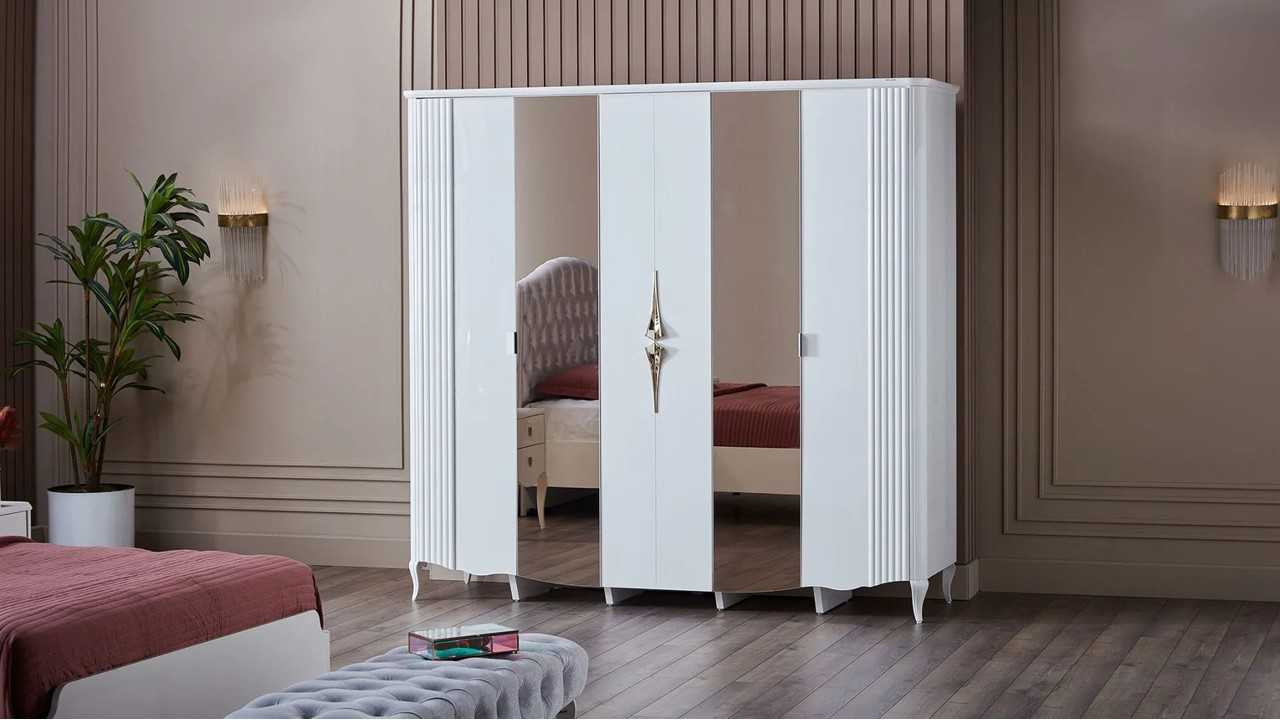 Set Dormitor Victor, Sifonier 5 usi, Pat 160x200, culoare Fildes, Finisaj Auriu  Set Dormitor VICDORM5USI160200