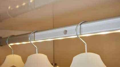 Set Dormitor Victor, Sifonier 5 usi, Pat 160x200, culoare Fildes, Finisaj Auriu  Set Dormitor VICDORM5USI160200
