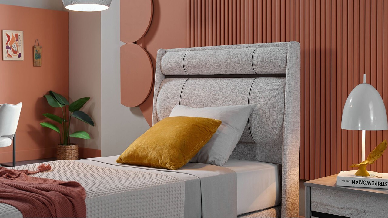 Pat Tineret Mona BELLONA Pat