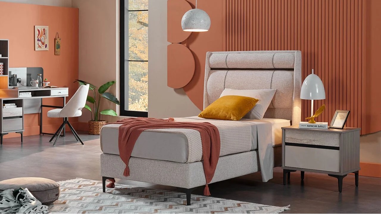 Pat Tineret Mona BELLONA Pat