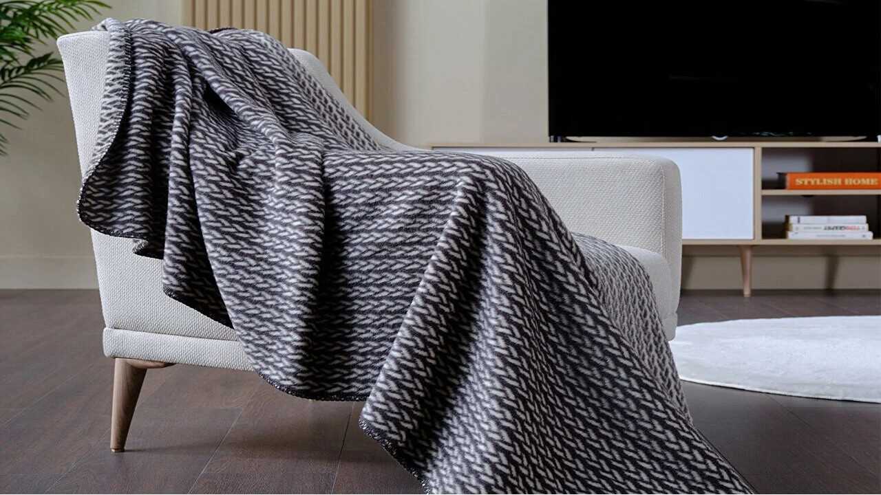 Pătură TV împletită, 130x170cm, culoare Antracit DOQU Cuverturi si Pături 2Q9BTTBRADA560001