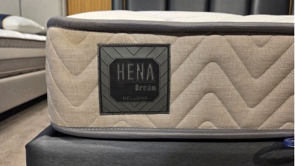 Set Pat tapitat cu lada si somiera rabatabila Carlino, 180x200cm & Saltea Hena Dream BELLONA Paturi tapitate cu lada - IN STOC