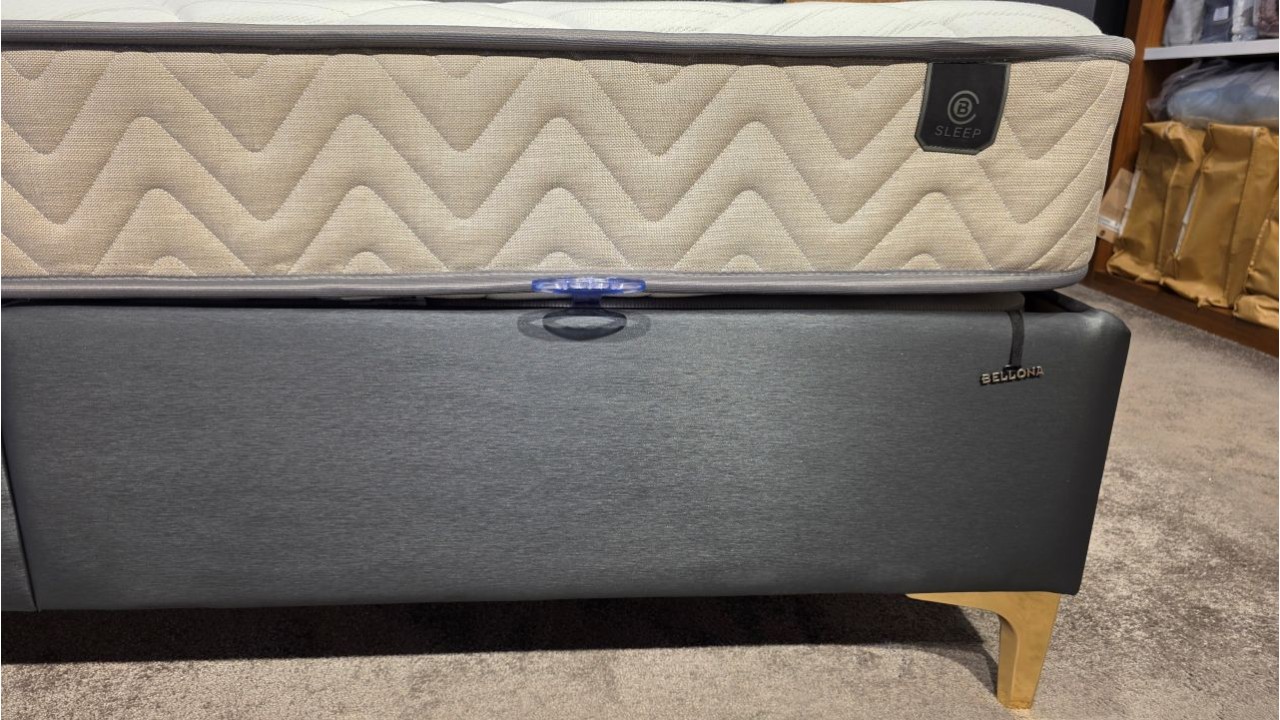 Set Pat tapitat cu lada si somiera rabatabila Carlino, 180x200cm & Saltea Hena Dream BELLONA Paturi tapitate cu lada - IN STOC