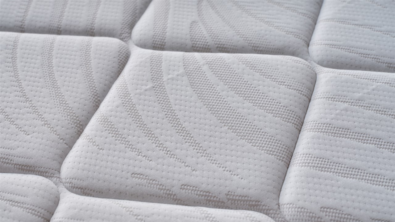 Set Pat tapitat cu lada si somiera rabatabila Carlino, 180x200cm & Saltea Hena Dream BELLONA Paturi tapitate cu lada - IN STOC