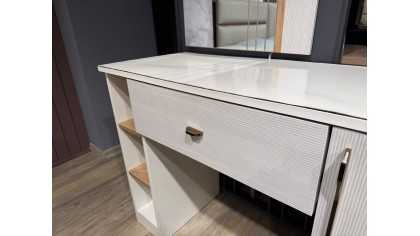 Set Dormitor Pandora, Sifonier 5 usi, Pat 160x200, culoare Fildes-Stejar, Finisaj Bronz Set Dormitor