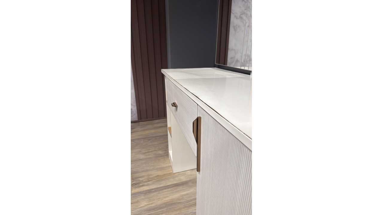 Set Dormitor Pandora, Sifonier 5 usi, Pat 160x200, culoare Fildes-Stejar, Finisaj Bronz Set Dormitor